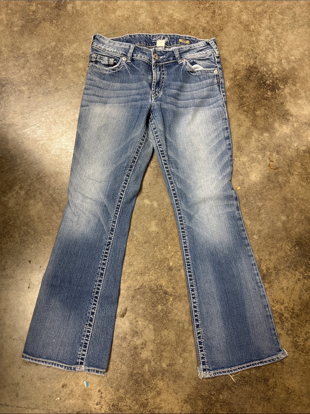 Silver Jeans Women's Flared Jeans in Light Blue Wash